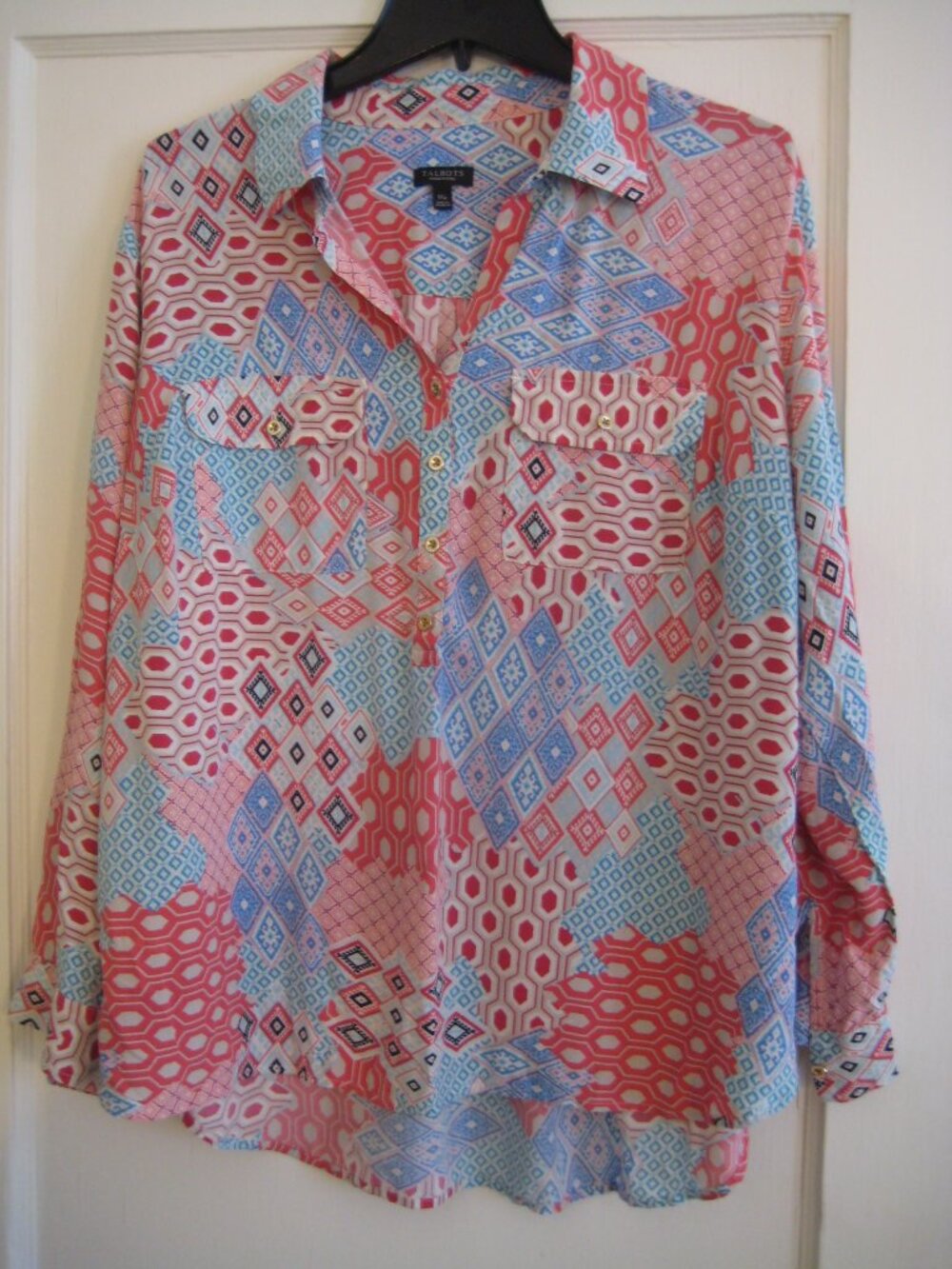 TALBOT'S LADY'S PETITE 1X RED AND BLUE GEOMETRIC PRINT RAYON ROLL SLEEVE BLOUSE
